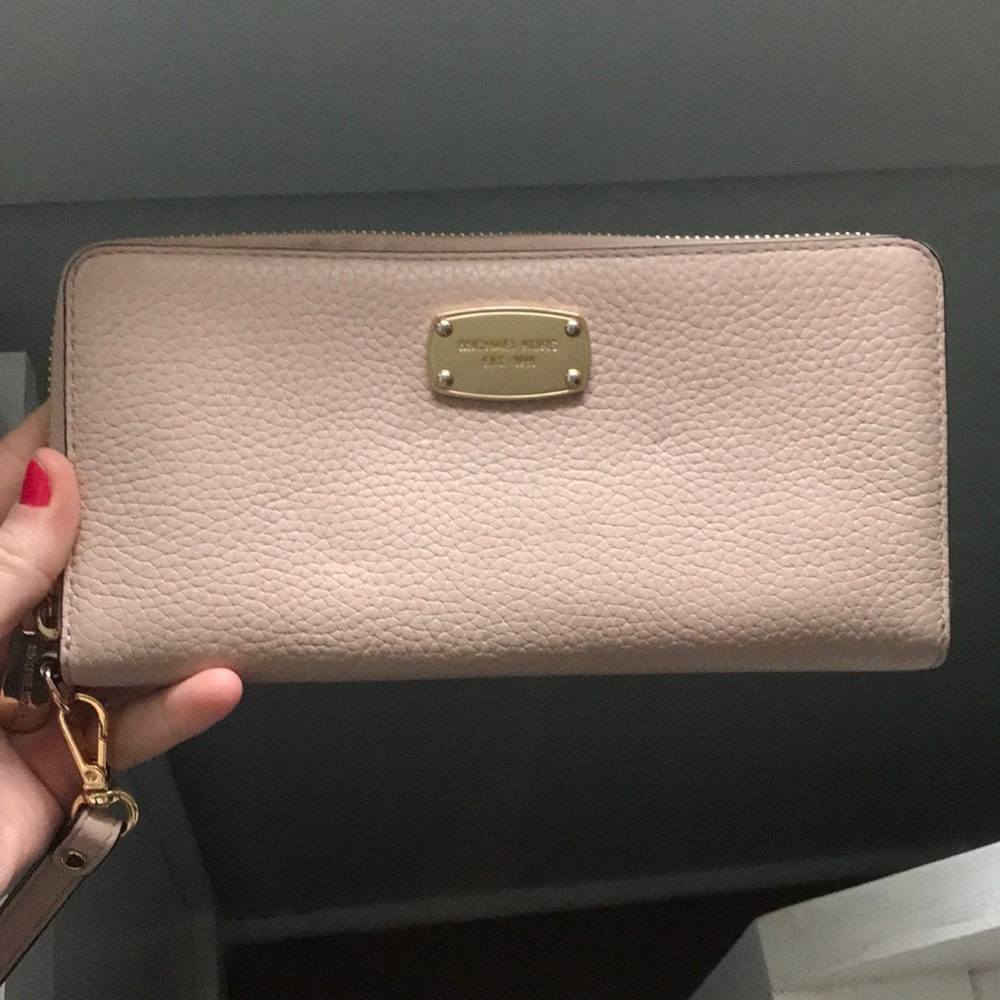 LAST DAY- Michael Kors Pink Wallet and Wristlet